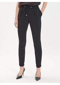 Boss Spodnie materiałowe Tariyanah 50490039 Czarny Regular Fit ze sklepu MODIVO w kategorii Spodnie damskie - zdjęcie 182659541