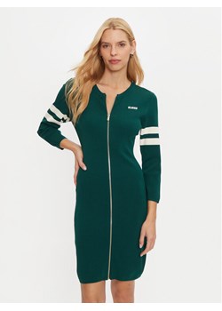 Guess Sukienka dzianinowa V4BK05 ZZ04U Zielony Regular Fit ze sklepu MODIVO w kategorii Sukienki - zdjęcie 182659651