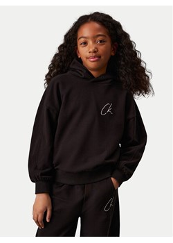 Calvin Klein Jeans Bluza Signage IG0IG02640 Czarny Regular Fit ze sklepu MODIVO w kategorii Bluzy chłopięce - zdjęcie 182660384