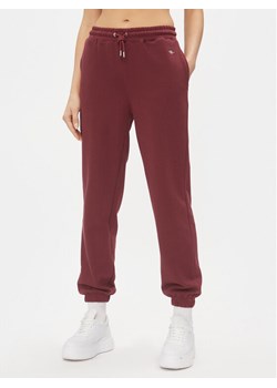Gant Spodnie dresowe Rel Shield 4204921 Bordowy Relaxed Fit ze sklepu MODIVO w kategorii Spodnie damskie - zdjęcie 182660450