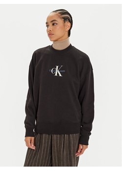 Calvin Klein Jeans Bluza Monologo J20J224177 Czarny Regular Fit ze sklepu MODIVO w kategorii Bluzy damskie - zdjęcie 182660921