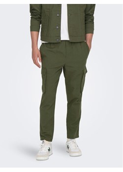 Only & Sons Spodnie materiałowe 22024998 Zielony Tapered Fit ze sklepu MODIVO w kategorii Spodnie męskie - zdjęcie 182661023