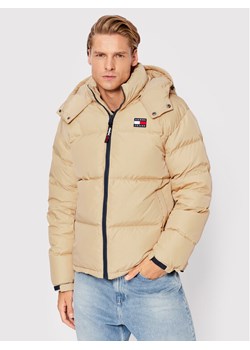 Tommy Jeans Kurtka puchowa Alaska DM0DM15445 Beżowy Regular Fit ze sklepu MODIVO w kategorii Kurtki męskie - zdjęcie 182661163