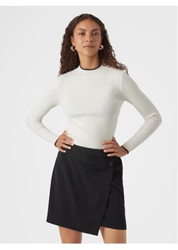 Vero Moda Sweter Flouncy 10299604 Écru Slim Fit ze sklepu MODIVO w kategorii Swetry damskie - zdjęcie 182661323