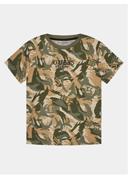Guess T-Shirt L4RI13 K8HM3 Khaki Regular Fit ze sklepu MODIVO w kategorii T-shirty chłopięce - zdjęcie 182661931