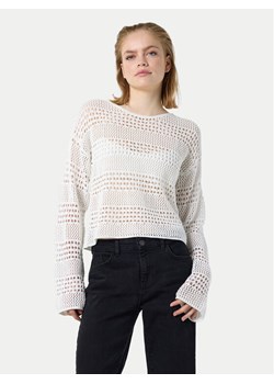 Noisy May Sweter Laika 27029389 Biały Regular Fit ze sklepu MODIVO w kategorii Swetry damskie - zdjęcie 182661964