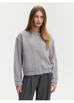Pieces Kurtka bomber Annie 17150150 Szary Regular Fit ze sklepu MODIVO w kategorii Kurtki damskie - zdjęcie 182662151