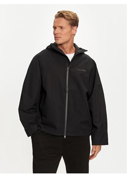 Calvin Klein Performance Kurtka przeciwdeszczowa 00GMF4O520 Czarny Regular Fit ze sklepu MODIVO w kategorii Kurtki męskie - zdjęcie 182662594