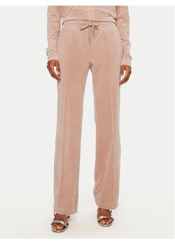 Juicy Couture Spodnie dresowe Tina JCAPW045 Beżowy Regular Fit ze sklepu MODIVO w kategorii Spodnie damskie - zdjęcie 182662920