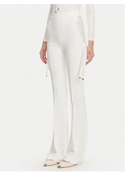 Elisabetta Franchi Spodnie materiałowe PA-083-51E2 Biały Regular Fit ze sklepu MODIVO w kategorii Spodnie damskie - zdjęcie 182663843