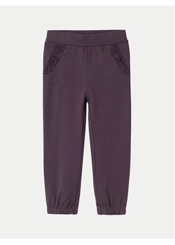 NAME IT Spodnie dresowe Luva 13232137 Fioletowy Regular Fit ze sklepu MODIVO w kategorii Spodnie dziewczęce - zdjęcie 182664401