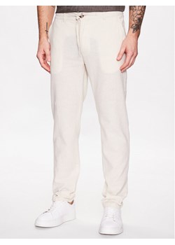 Lindbergh Spodnie materiałowe 30-008003 Beżowy Tapered Fit ze sklepu MODIVO w kategorii Spodnie męskie - zdjęcie 182664921
