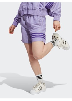 adidas Szorty sportowe Adicolor Neuclassics Shorts IC5420 Fioletowy ze sklepu MODIVO w kategorii Szorty - zdjęcie 182665461