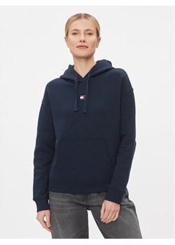 Tommy Jeans Bluza Badge DW0DW17326 Granatowy Boxy Fit ze sklepu MODIVO w kategorii Bluzy damskie - zdjęcie 182665490