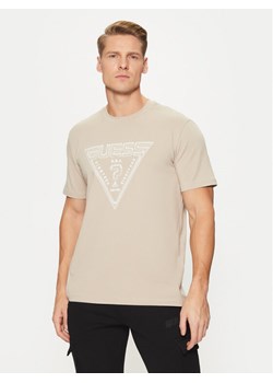 Guess T-Shirt Z5RI12 J1314 Beżowy Regular Fit ze sklepu MODIVO w kategorii T-shirty męskie - zdjęcie 182665722