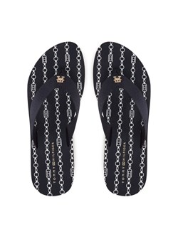 Tommy Hilfiger Japonki Im Th Chainprint Midwedge Sandal FW0FW08527 Granatowy ze sklepu MODIVO w kategorii Klapki damskie - zdjęcie 182666303