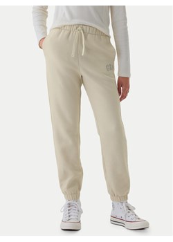 Gap Spodnie dresowe 486496-08 Beżowy Regular Fit ze sklepu MODIVO w kategorii Spodnie chłopięce - zdjęcie 182666402