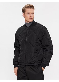 Calvin Klein Kurtka bomber Signature K10K111880 Czarny Regular Fit ze sklepu MODIVO w kategorii Kurtki męskie - zdjęcie 182666541