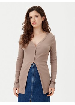 Calvin Klein Jeans Kardigan J20J224761 Beżowy Slim Fit ze sklepu MODIVO w kategorii Swetry damskie - zdjęcie 182666883