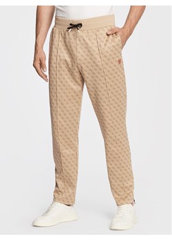 Guess Spodnie dresowe Korbin Z2BB05 FL04Q Beżowy Regular Fit ze sklepu MODIVO w kategorii Spodnie męskie - zdjęcie 182668842
