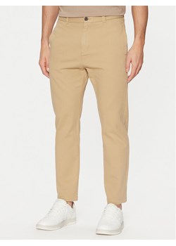 HUGO Chinosy 50533851 Beżowy Slim Fit ze sklepu MODIVO w kategorii Spodnie męskie - zdjęcie 182668861