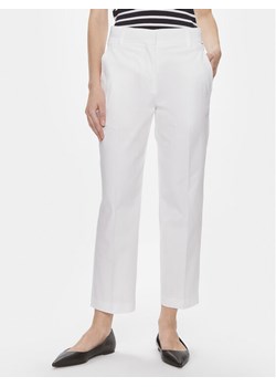 Tommy Hilfiger Chinosy WW0WW40504 Biały Straight Fit ze sklepu MODIVO w kategorii Spodnie damskie - zdjęcie 182669820