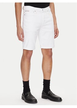 Calvin Klein Jeans Szorty jeansowe J30J327536 Biały Slim Fit ze sklepu MODIVO w kategorii Spodenki męskie - zdjęcie 182670103