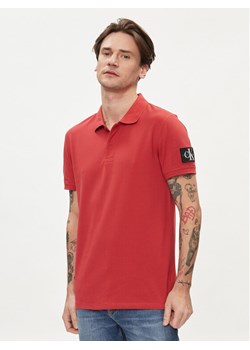 Calvin Klein Jeans Polo J30J323394 Czerwony Regular Fit ze sklepu MODIVO w kategorii T-shirty męskie - zdjęcie 182670141