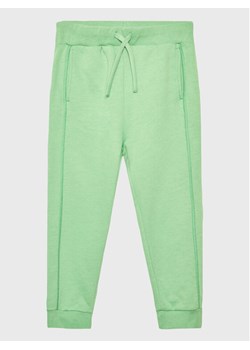 United Colors Of Benetton Spodnie dresowe 3UHRCF02N Zielony Regular Fit ze sklepu MODIVO w kategorii Spodnie dziewczęce - zdjęcie 182670330