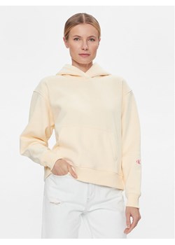 Calvin Klein Jeans Bluza Back Bold Monologo J20J222895 Żółty Relaxed Fit ze sklepu MODIVO w kategorii Bluzy damskie - zdjęcie 182670450