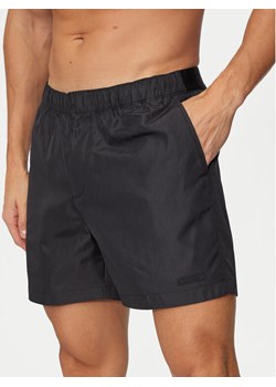 Calvin Klein Swimwear Szorty kąpielowe KM0KM01084 Czarny Slim Fit ze sklepu MODIVO w kategorii Kąpielówki - zdjęcie 182670554