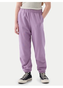 Gap Spodnie dresowe 870901-07 Fioletowy Relaxed Fit ze sklepu MODIVO w kategorii Spodnie dziewczęce - zdjęcie 182670724