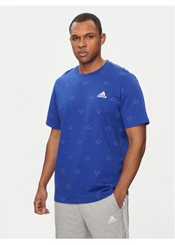 adidas T-Shirt Seasonal Essentials Monogram Graphic IU0284 Niebieski Regular Fit ze sklepu MODIVO w kategorii T-shirty męskie - zdjęcie 182671401