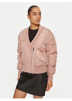 Silvian Heach Kurtka bomber Senik GPA24019GB Różowy Regular Fit ze sklepu MODIVO w kategorii Kurtki damskie - zdjęcie 182671720