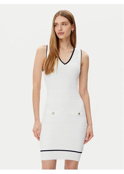 Guess Sukienka codzienna 5RGK99 5640Z Écru Regular Fit ze sklepu MODIVO w kategorii Sukienki - zdjęcie 182671763