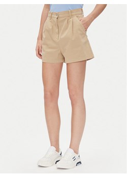 Tommy Jeans Szorty materiałowe Claire DW0DW21643 Beżowy Regular Fit ze sklepu MODIVO w kategorii Szorty - zdjęcie 182671873