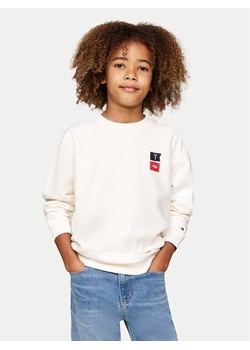 Tommy Hilfiger Bluza KB0KB09191 Écru Regular Fit ze sklepu MODIVO w kategorii Bluzy dziewczęce - zdjęcie 182672752