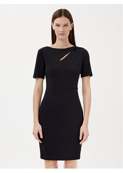 Calvin Klein Sukienka koktajlowa K20K208174 Czarny Regular Fit ze sklepu MODIVO w kategorii Sukienki - zdjęcie 182673141