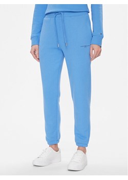Tommy Hilfiger Spodnie dresowe 1985 Tapered Mini Corp Swtpants WW0WW38690 Niebieski Regular Fit ze sklepu MODIVO w kategorii Spodnie damskie - zdjęcie 182673383