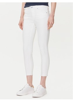 Mustang Jeansy Shelby 1016183 Biały Skinny Fit ze sklepu MODIVO w kategorii Jeansy damskie - zdjęcie 182673392