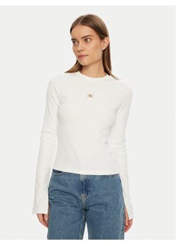 Calvin Klein Jeans Bluzka J20J224760 Biały Slim Fit ze sklepu MODIVO w kategorii Bluzki damskie - zdjęcie 182673631