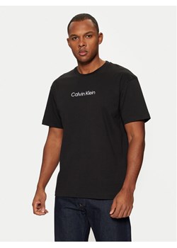 Calvin Klein T-Shirt Hero K10K111346 Czarny Regular Fit ze sklepu MODIVO w kategorii T-shirty męskie - zdjęcie 182673670
