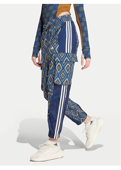 adidas Spodnie dresowe FARM Rio Premium IV9760 Granatowy Loose Fit ze sklepu MODIVO w kategorii Spodnie damskie - zdjęcie 182673990