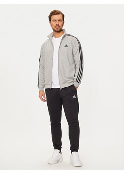 adidas Dres Basic 3-Stripes IA3073 Szary Regular Fit ze sklepu MODIVO w kategorii Dresy męskie - zdjęcie 182674593