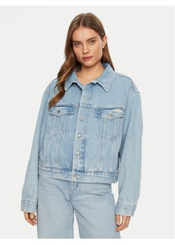Calvin Klein Jeans Kurtka jeansowa J20J224548 Niebieski Boxy Fit ze sklepu MODIVO w kategorii Kurtki damskie - zdjęcie 182674662