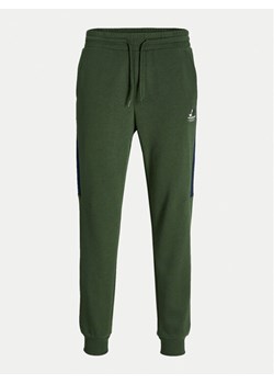 Jack&Jones Junior Spodnie dresowe Kylo 12259884 Zielony Regular Fit ze sklepu MODIVO w kategorii Spodnie chłopięce - zdjęcie 182674864