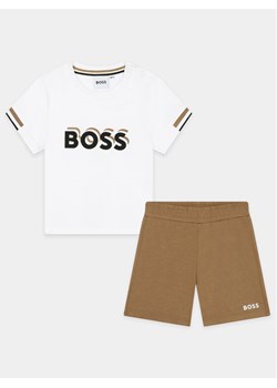Boss Komplet t-shirt i spodenki J50624 M Beżowy Regular Fit ze sklepu MODIVO w kategorii Komplety niemowlęce - zdjęcie 182676382