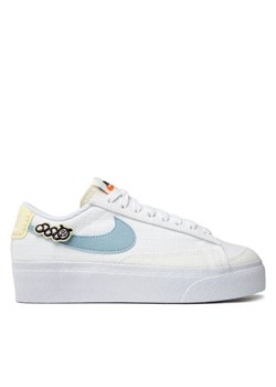 Nike Sneakersy Blazer Low Platform Se DJ6376 100 Biały ze sklepu MODIVO w kategorii Trampki damskie - zdjęcie 182676620