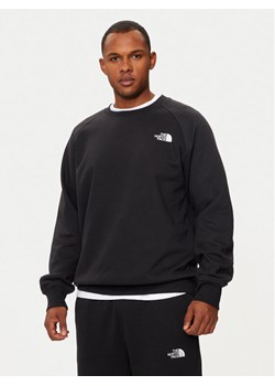 The North Face Bluza Redbox NF0A89FA Czarny Regular Fit ze sklepu MODIVO w kategorii Bluzy męskie - zdjęcie 182676660