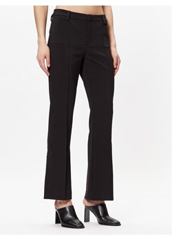 Gina Tricot Spodnie materiałowe Rosie 19197 Czarny Regular Fit ze sklepu MODIVO w kategorii Spodnie damskie - zdjęcie 182676740